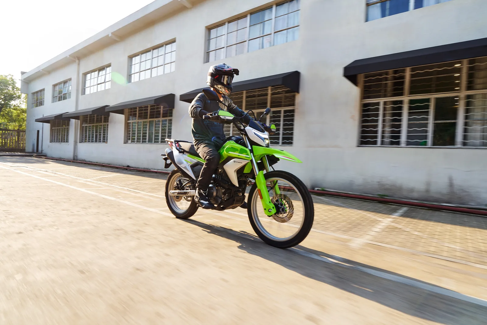 CFMOTO 250 DUAL — fotografia 8