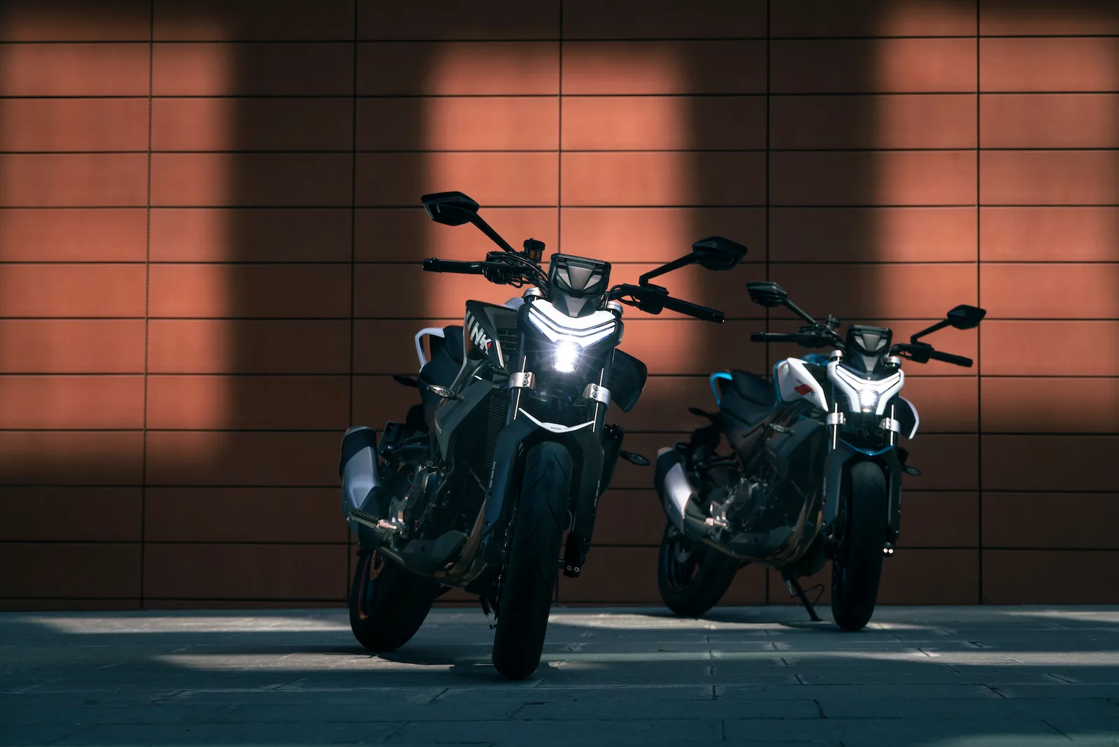 CFMOTO 450NK — fotografia 7