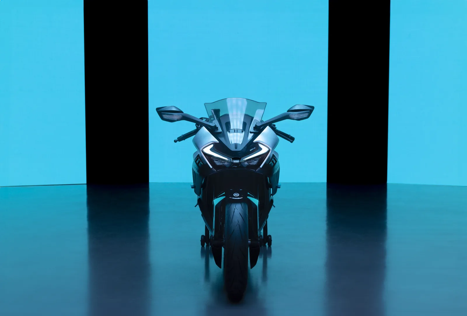 CFMOTO 675SR-R — fotografia 1