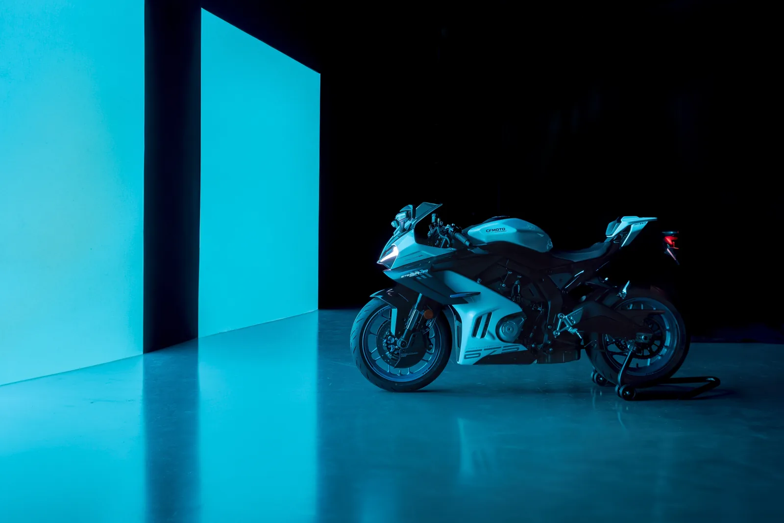 CFMOTO 675SR-R — fotografia 9