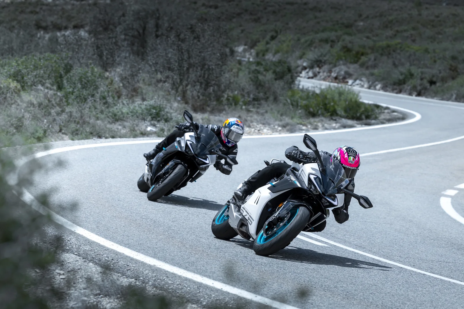 CFMOTO 675SR-R — fotografia 10