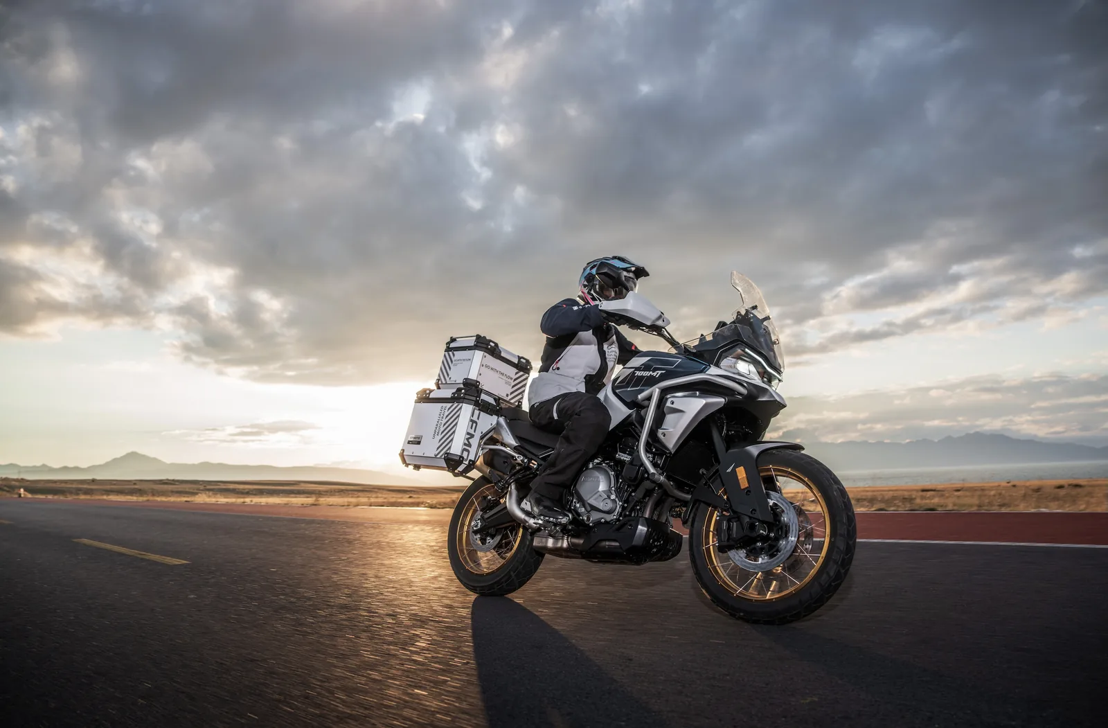 CFMOTO 700MT Adventure — fotografia 5