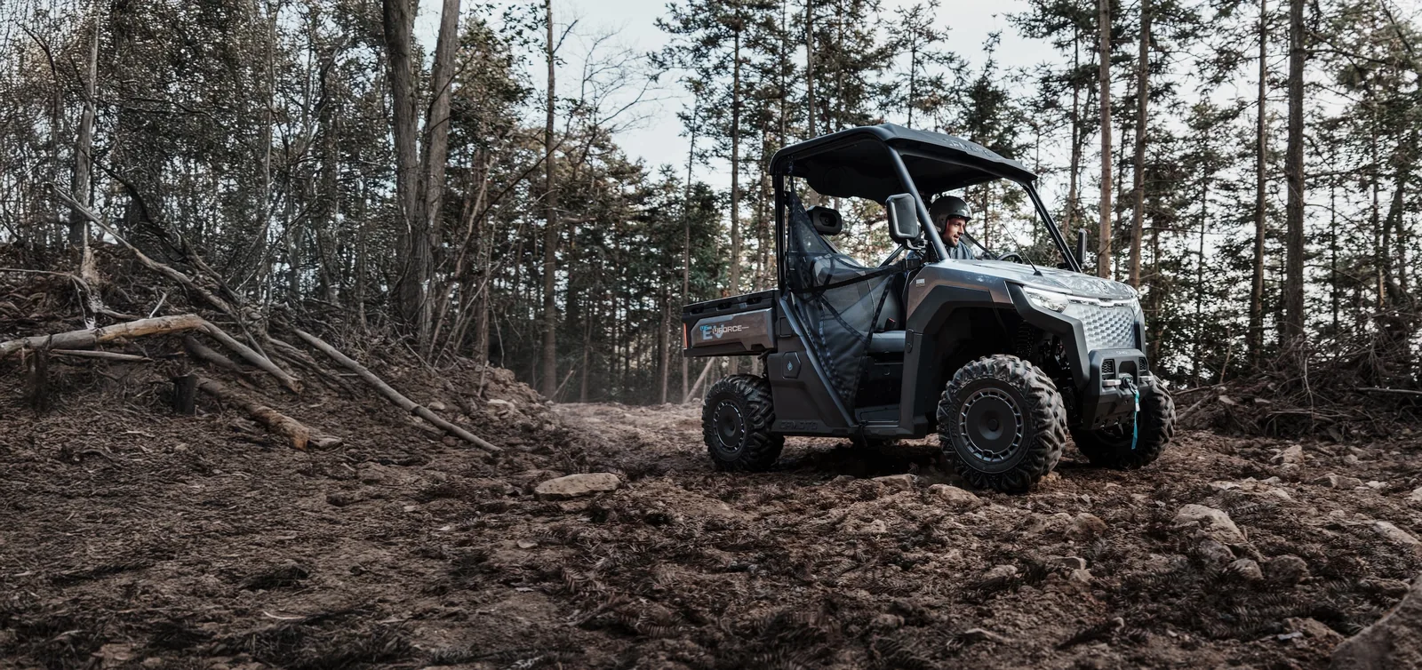 CFMOTO Gladiator U6 EV — fotografia 1